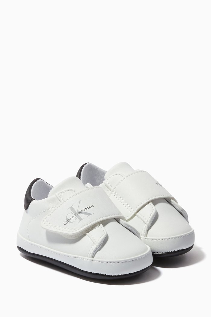 

Walking Shoes in Faux Leather, White