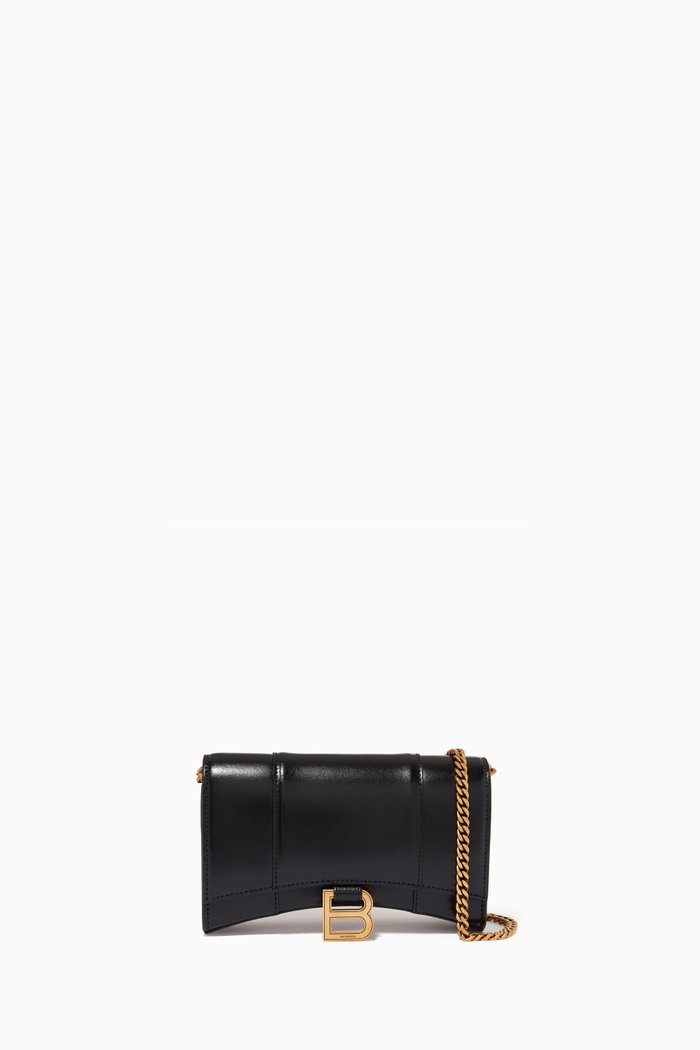 

Hourglass Wallet on Chain in Shiny Calfskin, Black