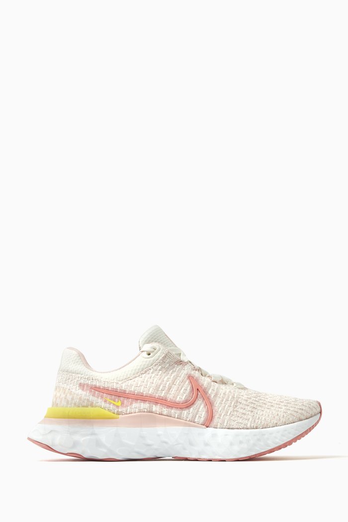 

React Infinity Run 3 Sneakers in Flyknit Textile, Pink