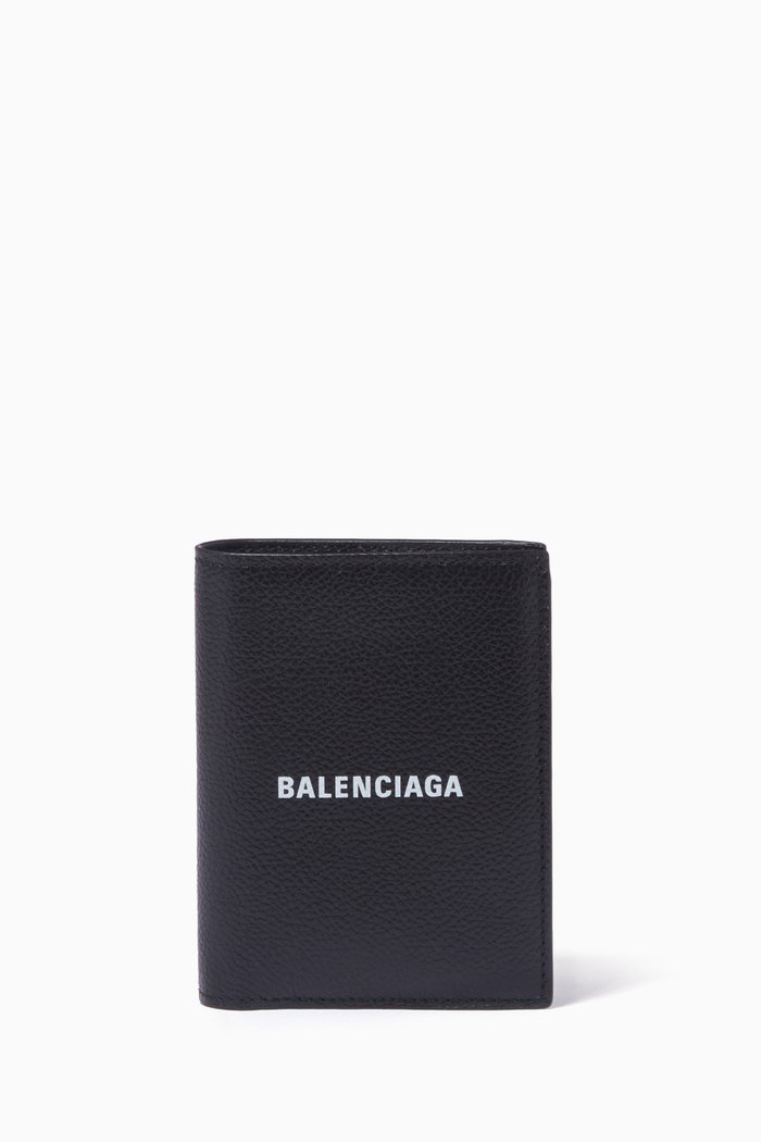 

Cash Vertical Bi-fold Wallet in Grained Calfskin, Black