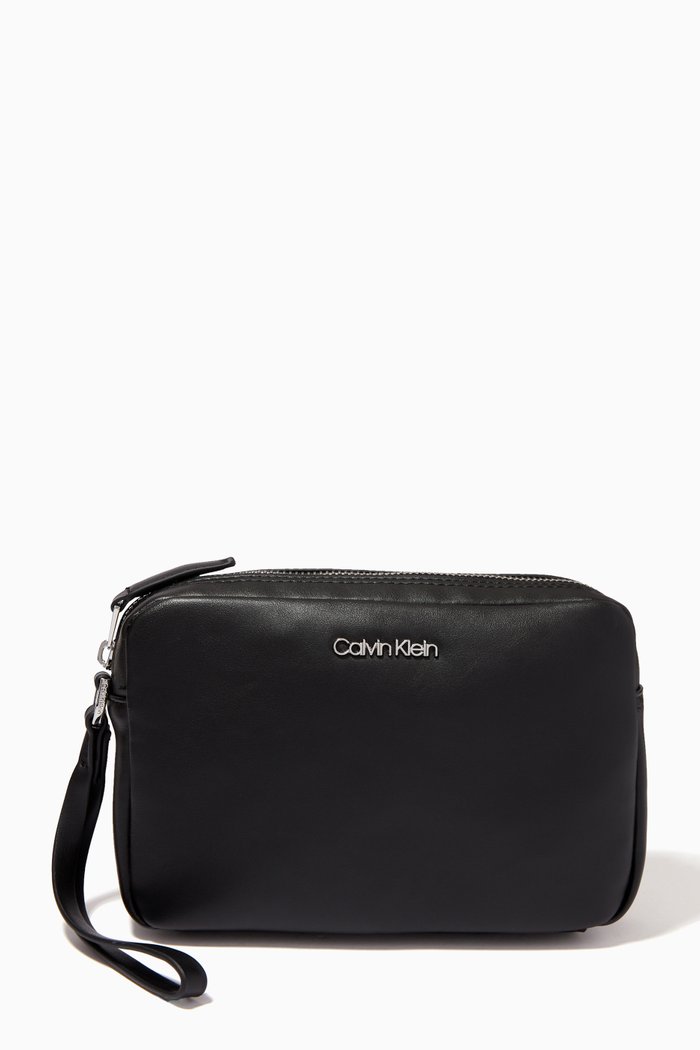 

Utility Wash Bag in Nappa Recycled Faux Leather, Black