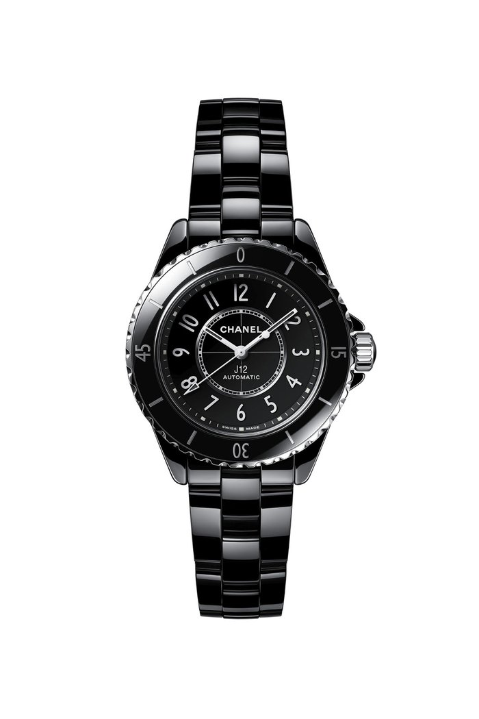Black highly resistant ceramic and steel