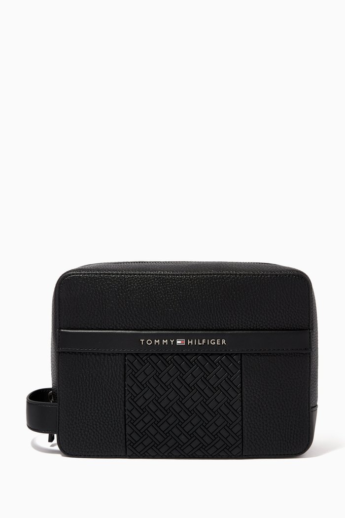 

Logo Flag Embossed Washbag in Faux Leather, Black