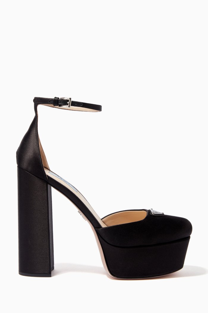 

Plateau Platform Pumps in Satin, Black