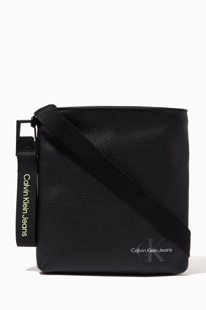 

Flat Crossbody Bag in PU, Black