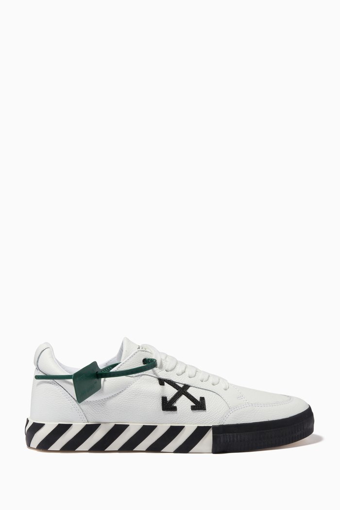 

Low Vulcanized Sneakers in Leather, White