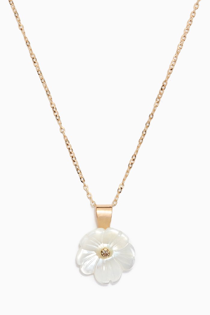 

Mother of Pearl Flower Diamond Pendant in 18kt Yellow Gold