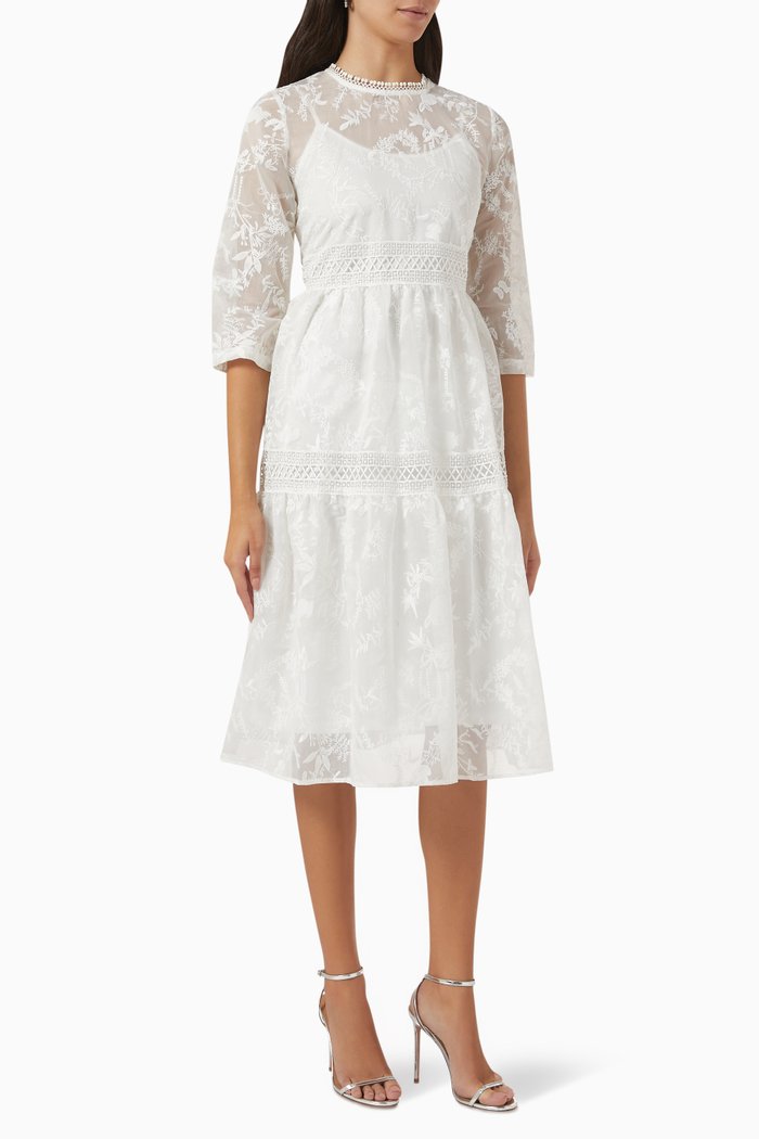 

Tiered Dress in Lace, White