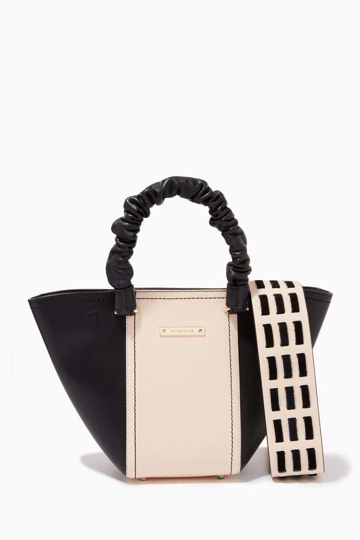 

Handbag in Calfskin, Black