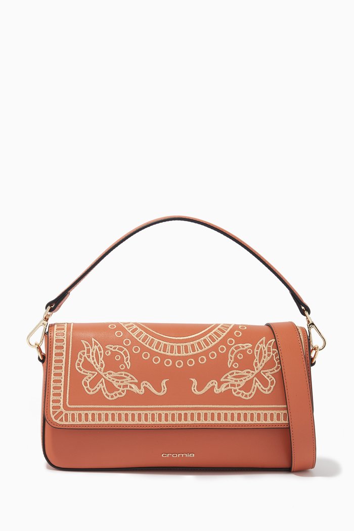 

Pretty Shoulder Bag in Calfskin, Brown