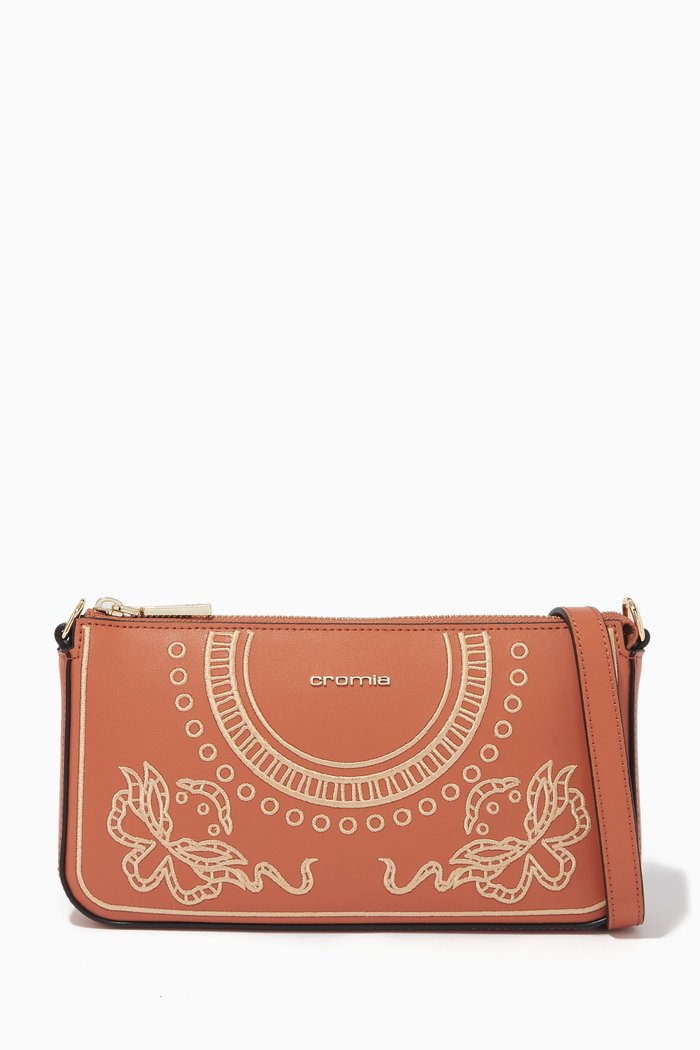 

Shoulder Bag in Calfskin, Brown