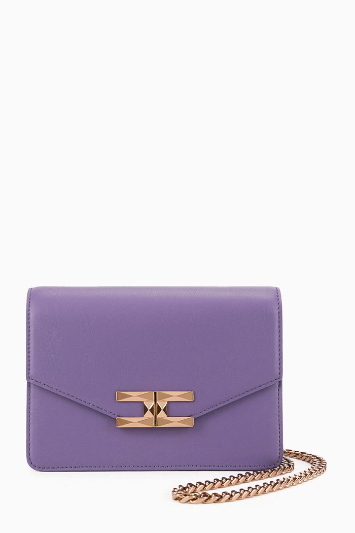

Medium Wallet on Chain in Faux Leather, Purple