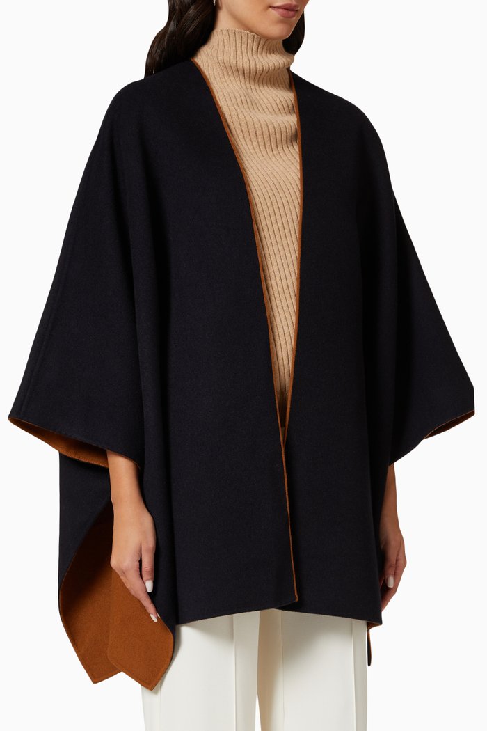 

Karlsen Cape in Cashmere-knit, Blue