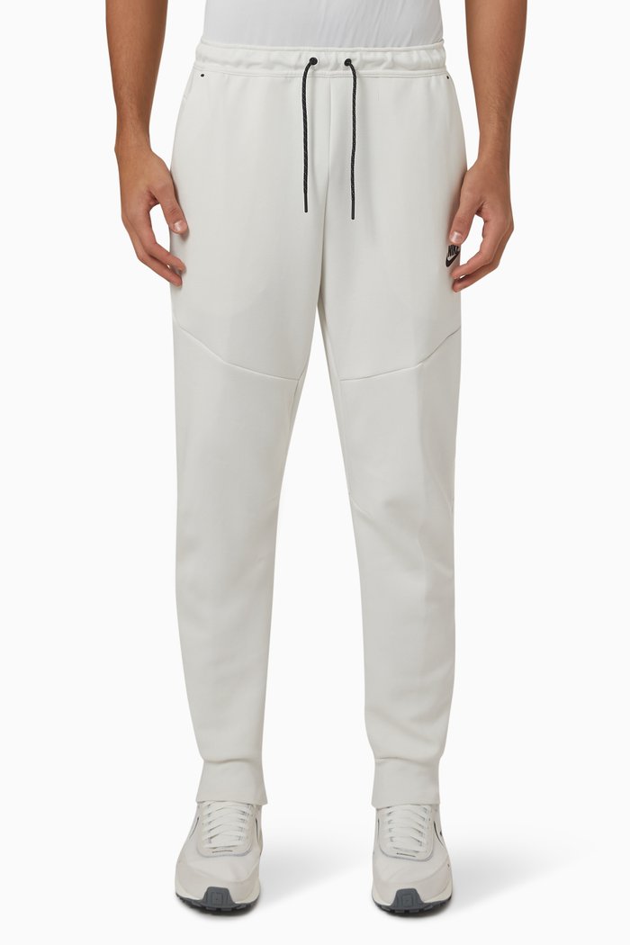 

Sportswear Tech Sweatpants in Fleece, Neutral