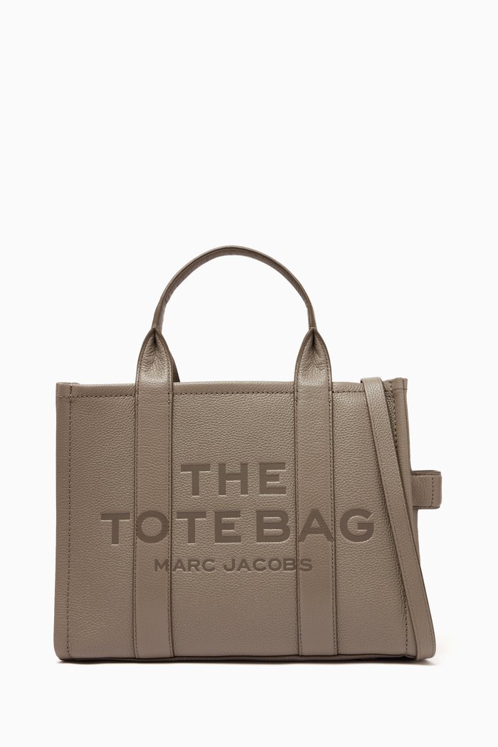 

The Medium Traveler Tote Bag in Cow Leather, Grey