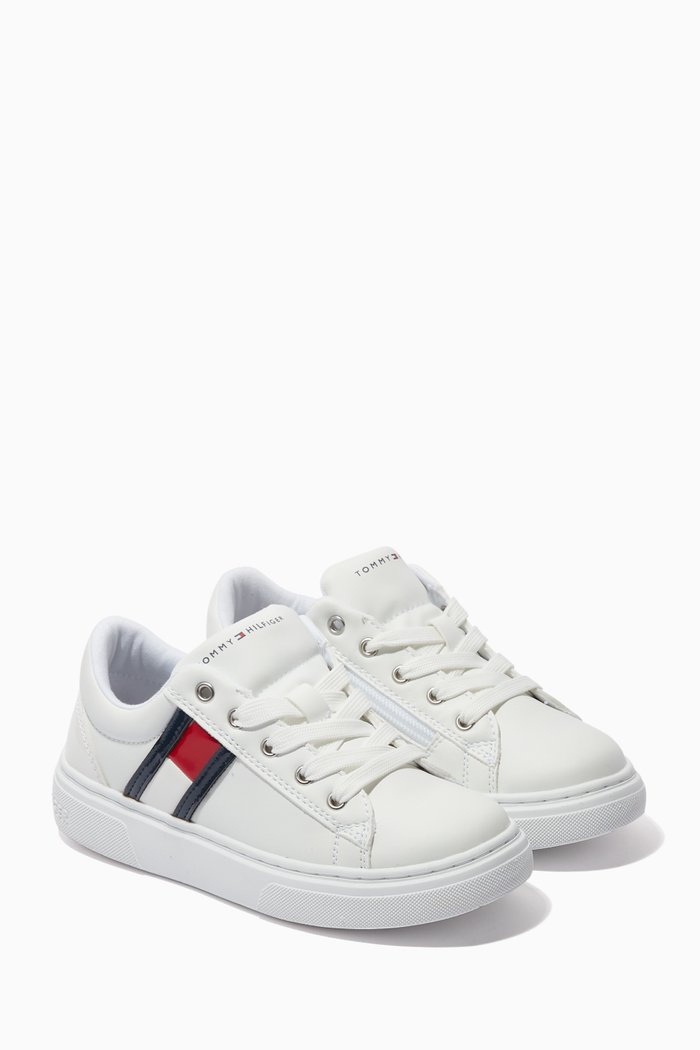 

Logo Flag Low Top Sneakers in Faux-leather, White
