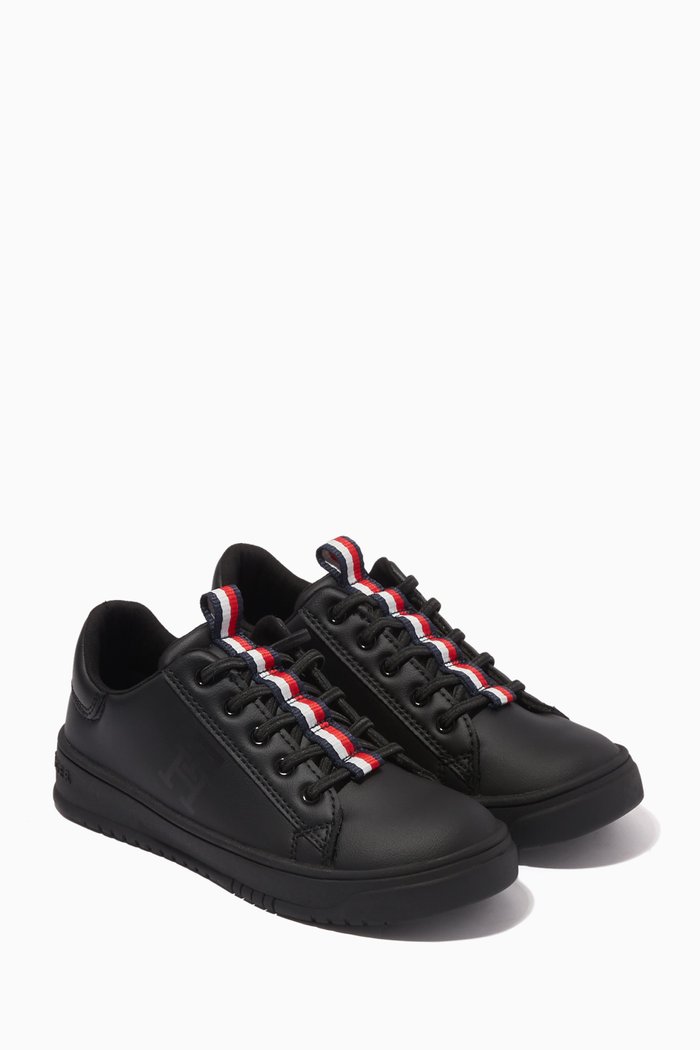 

Low Cut Lace-up Sneakers in Faux Leather, Black