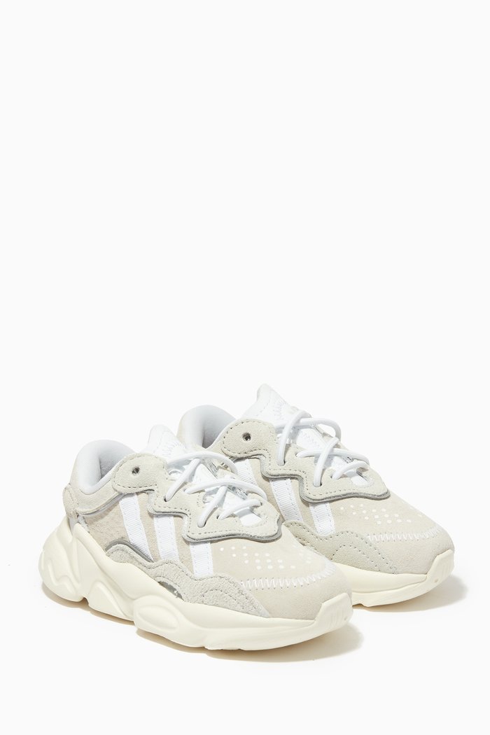 

Ozweego Sneakers in Suede, White