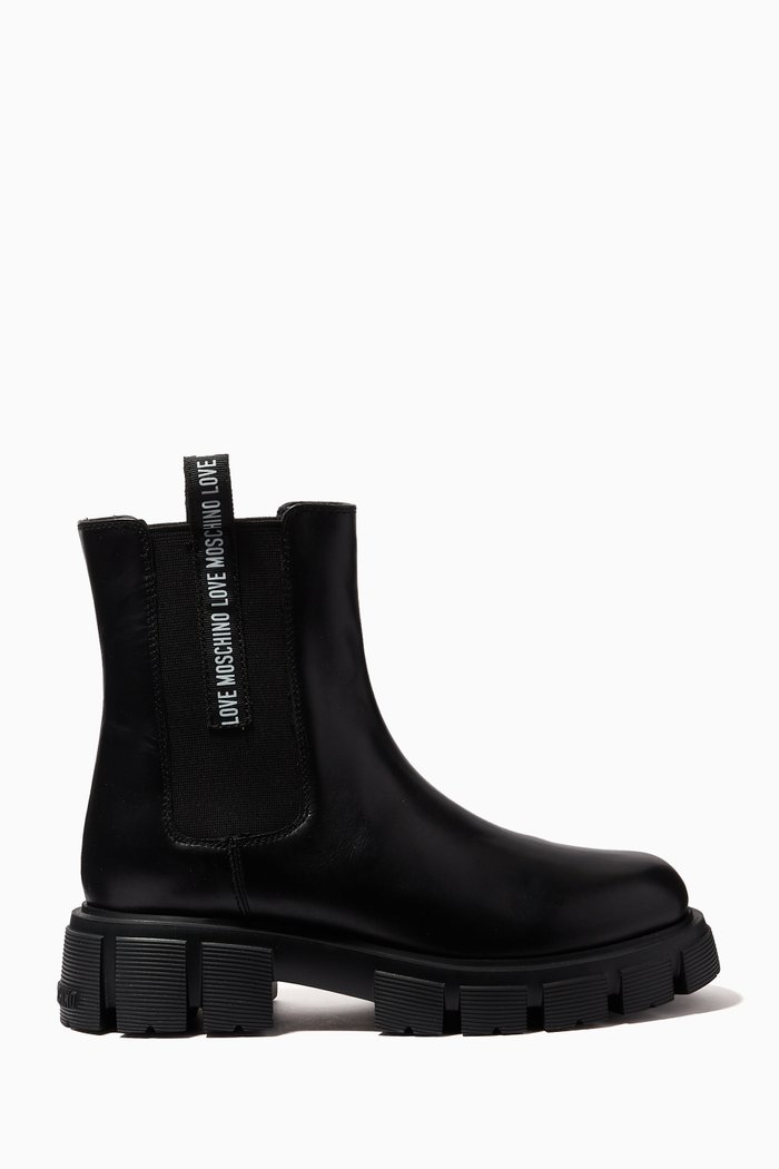 

Winter Tassel Boots in Leather, Black