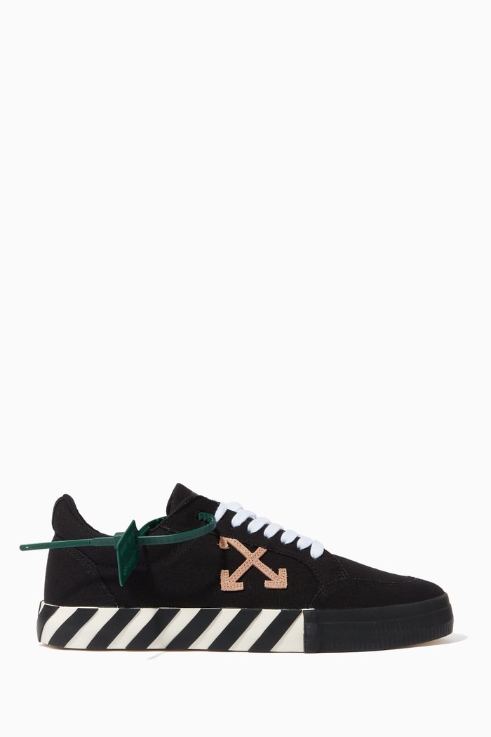 

Low Vulcanized Sneakers in Calf Leather, Black