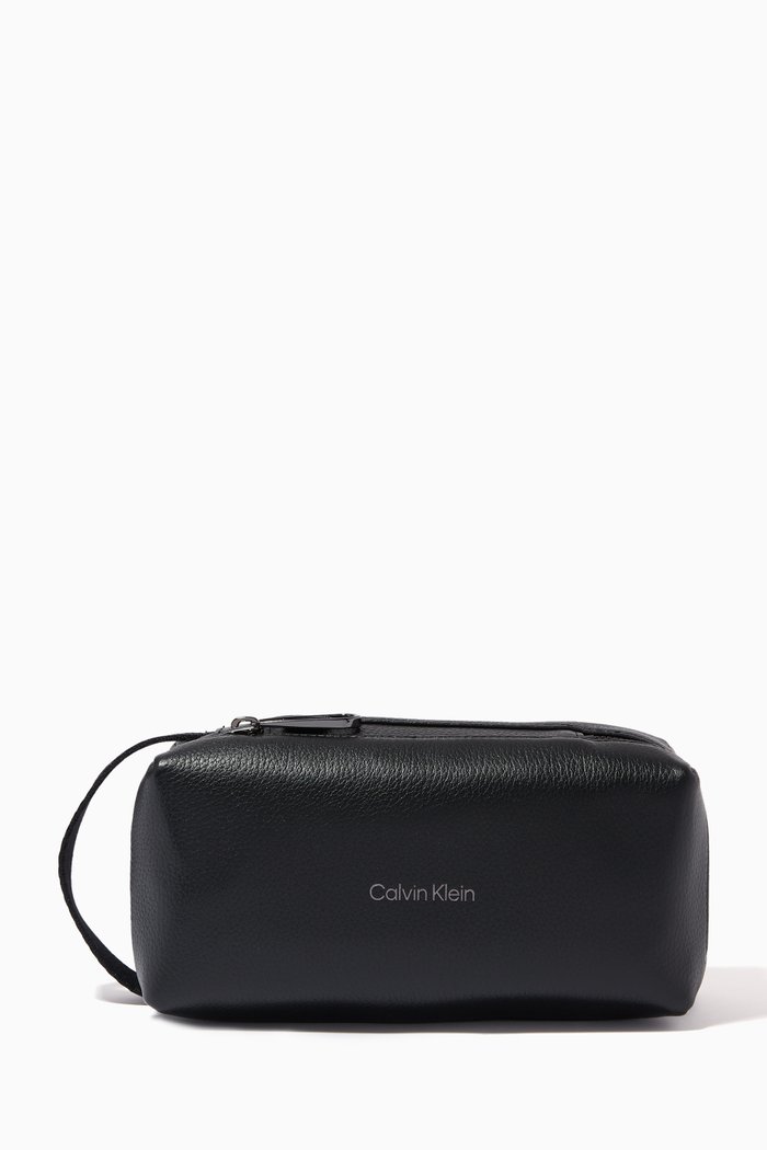 

Logo Washbag in Leather, Black