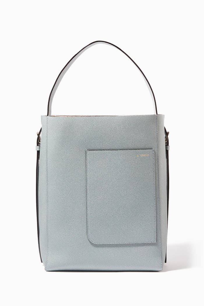

Medium Bucket Bag in Calf Leather, Blue