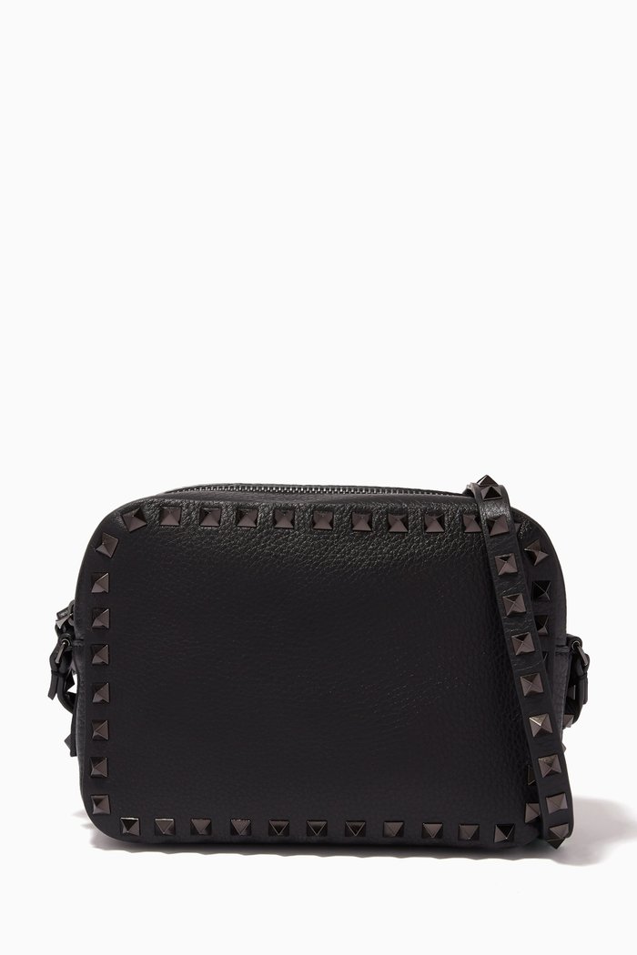 

Valentino Garavani Small Rockstud Camera Bag in Leather, Black