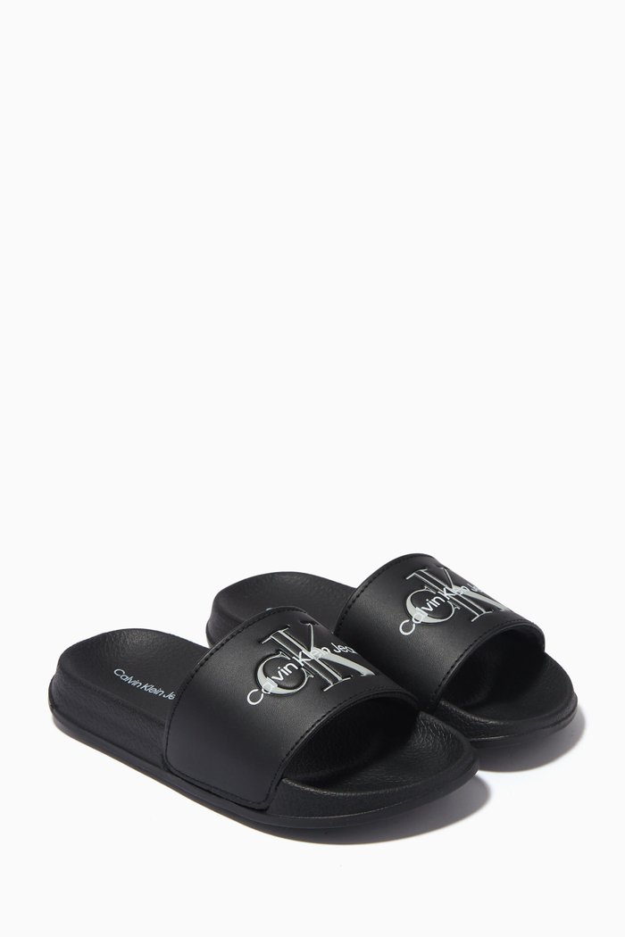 

Logo Slides in Rubber, Black