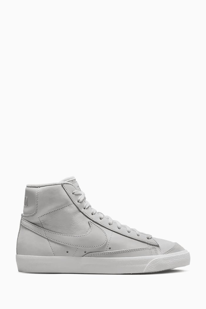 

W Blazer Mid-top Premium Sneakers in Leather, White