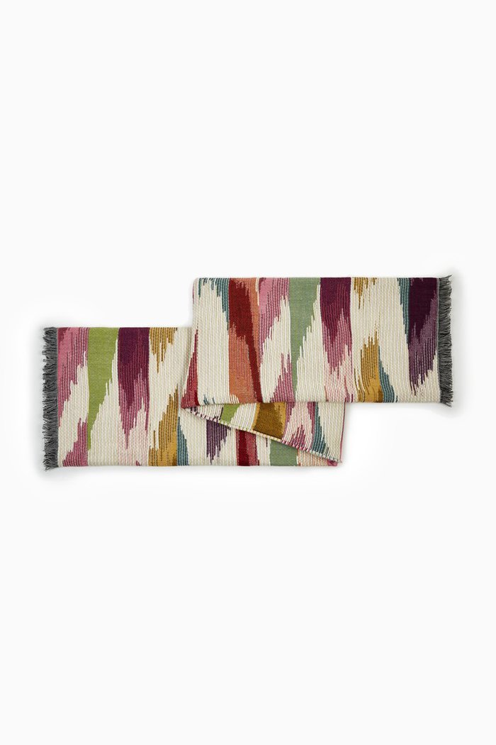 

Alanis Throw in Wool & Acrylic, Purple