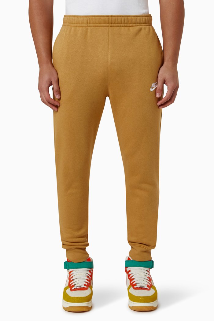 Nike Sportswear Club Sweatpants in Fleece, Neutral