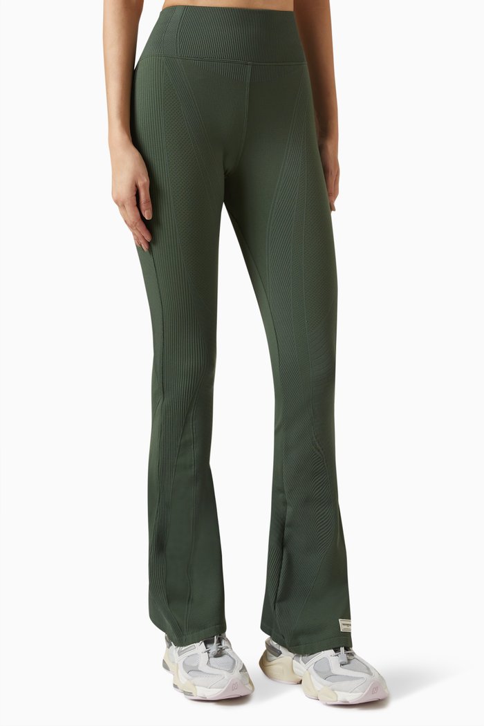 

Flared Tonal 24" Leggings in SMLS100©, Brown