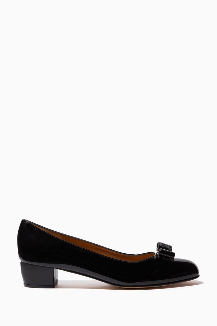 

Vara Bow 30 Round-toe Pumps in Naplak, Black