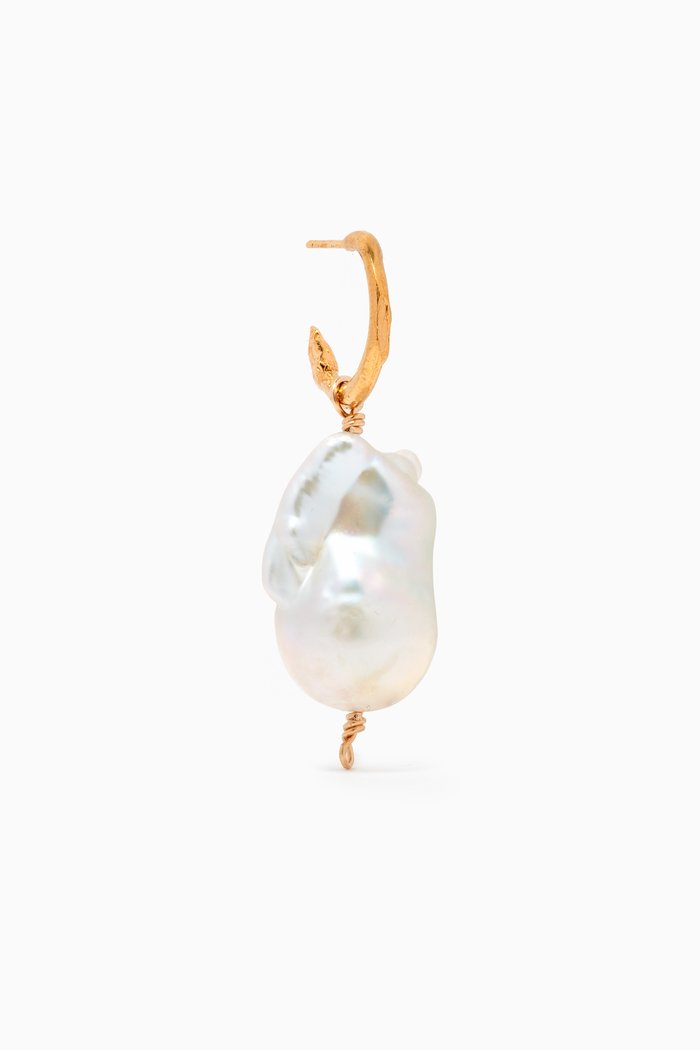 

The Lion and the Baroque Single Earring in 24kt Gold-plated Bronze, White