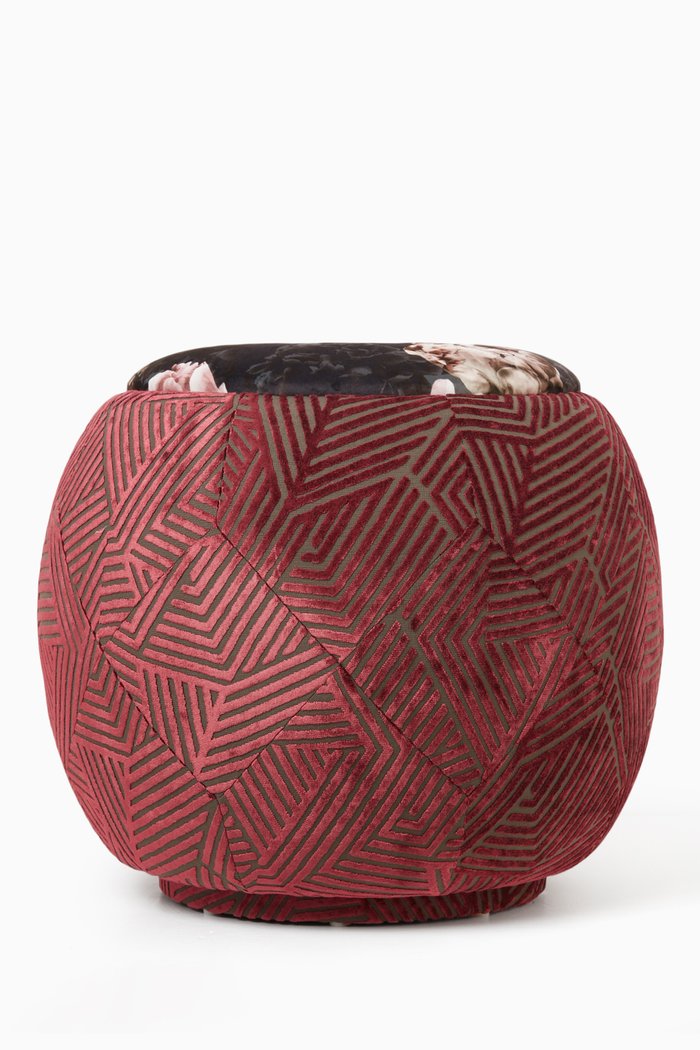 

The Queen Chair, 47 x 54 x 40, Multicolour