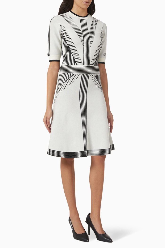 

Abstract Patterned Dress in Viscose Knit, White