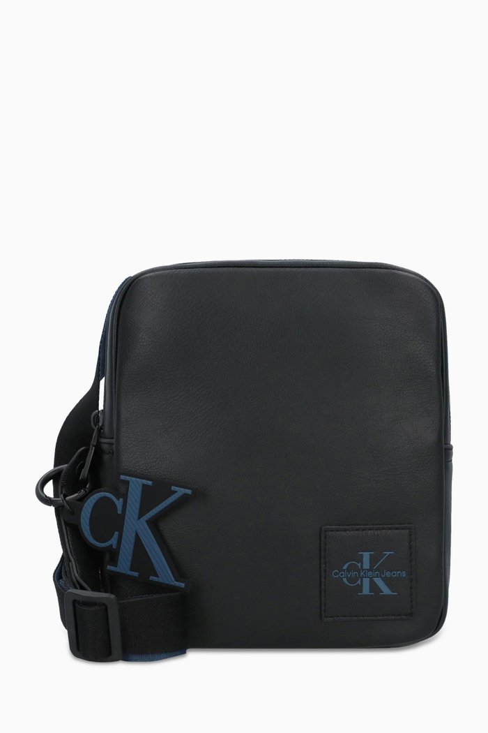 

Tagged Reporter Bag in Faux Leather, Black