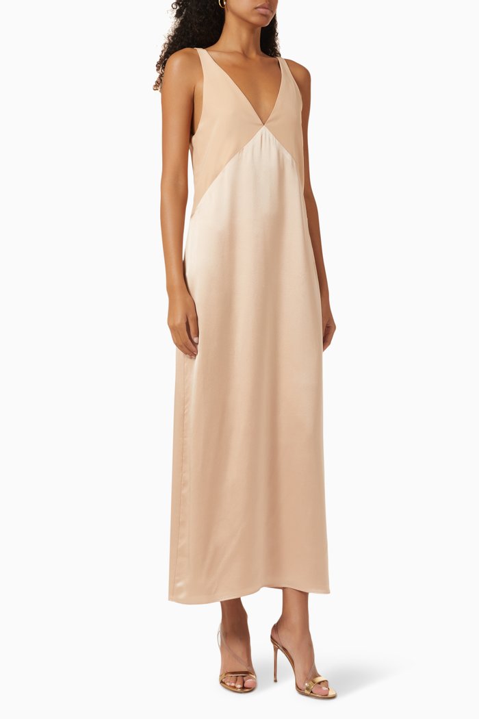 

Deep V Gown in Silk, Pink