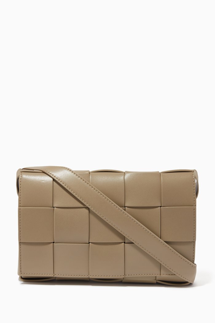 

Medium Cassette Bag in Intrecciato Leather, Grey