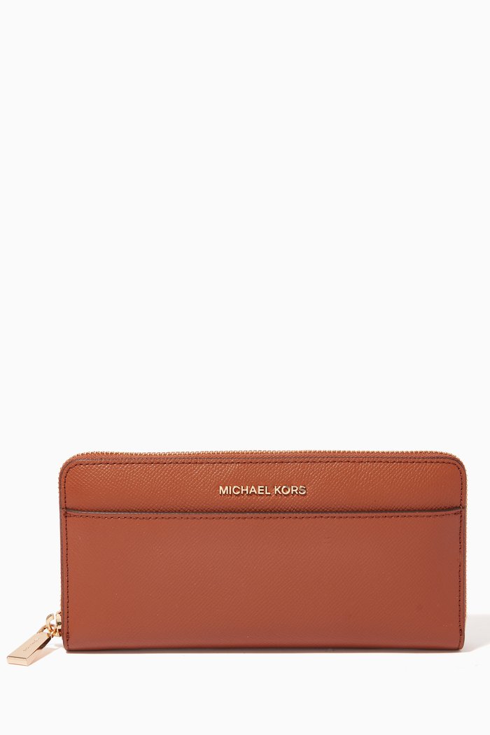 

Jet Set Charm Continental Wallet in Leather, Brown