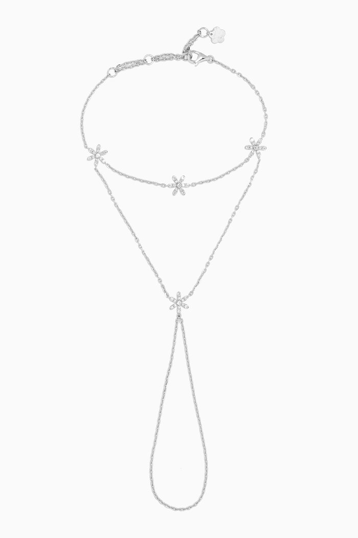 

Diamond Hand Chain in 18kt White Gold