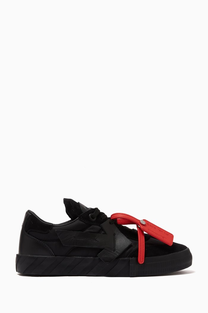 

Low Vulcanized Sneakers in Suede, Black