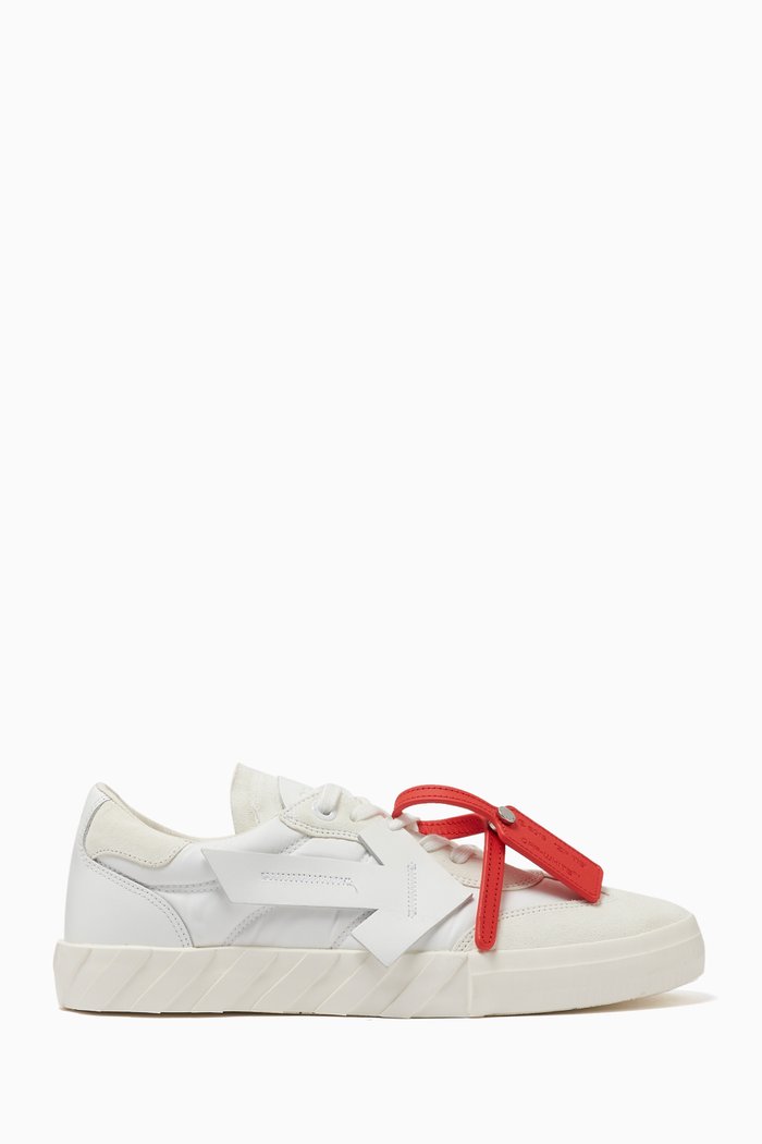 

Low Vulcanized Sneakers in Suede, White