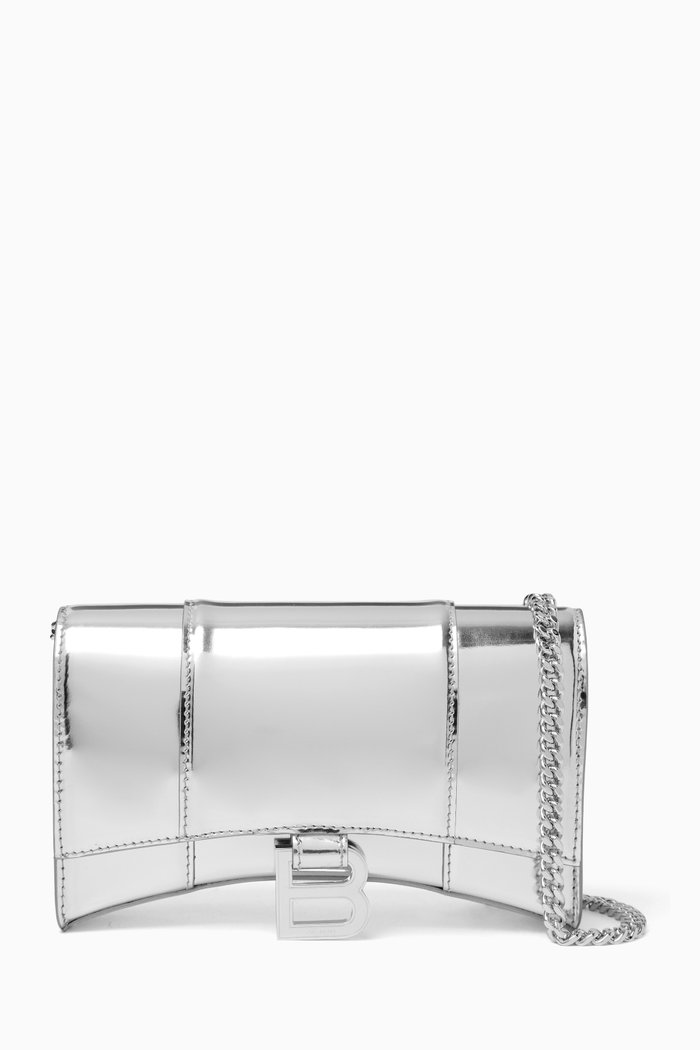 Hourglass Wallet on Chain in Metallic Leather, Silver