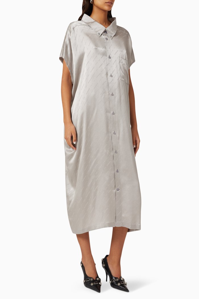 

Swing Collar Rawcut Dress in Satin, Grey
