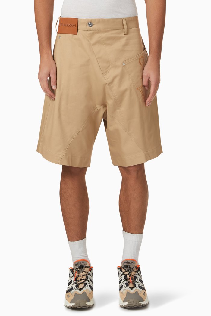

Twisted Workwear Chino Shorts in Cotton, Neutral