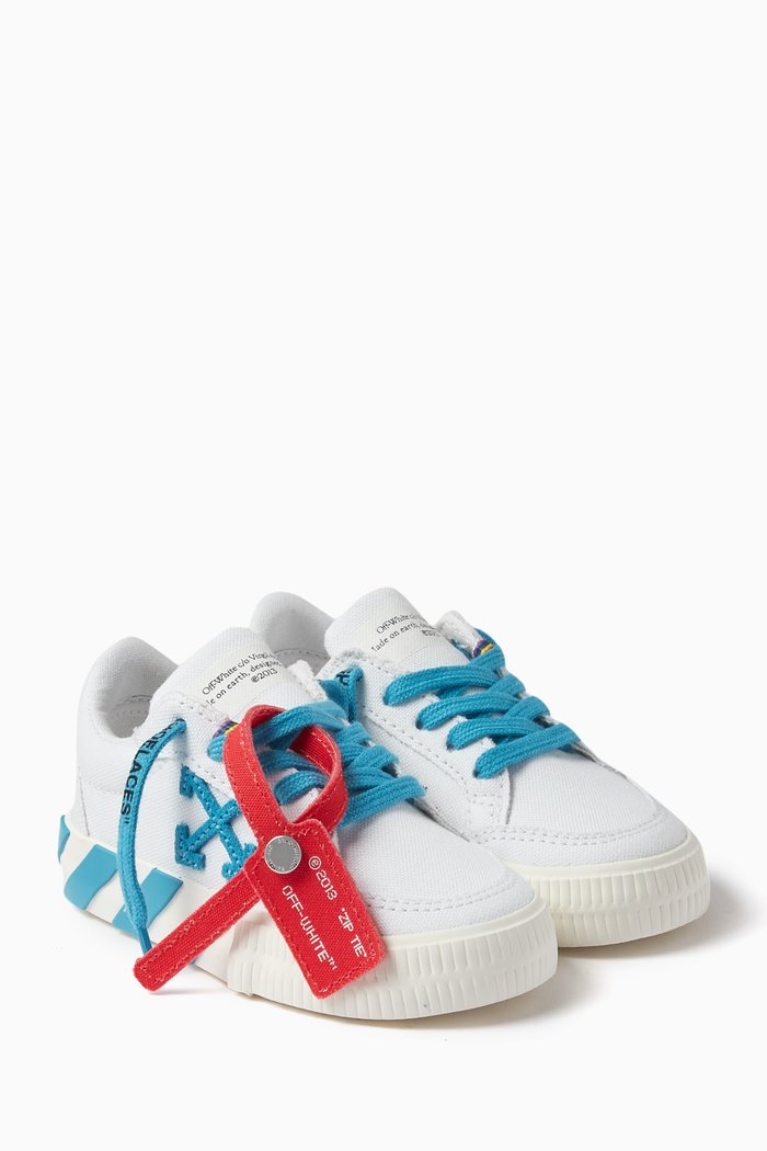

Low-Top Sneakers in Vulcanized Canvas, White