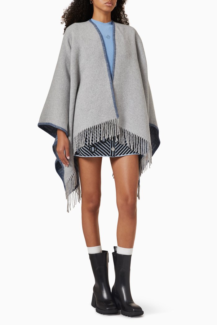 

Clover-pattern Reversible Poncho in Jacquard-knit, Grey