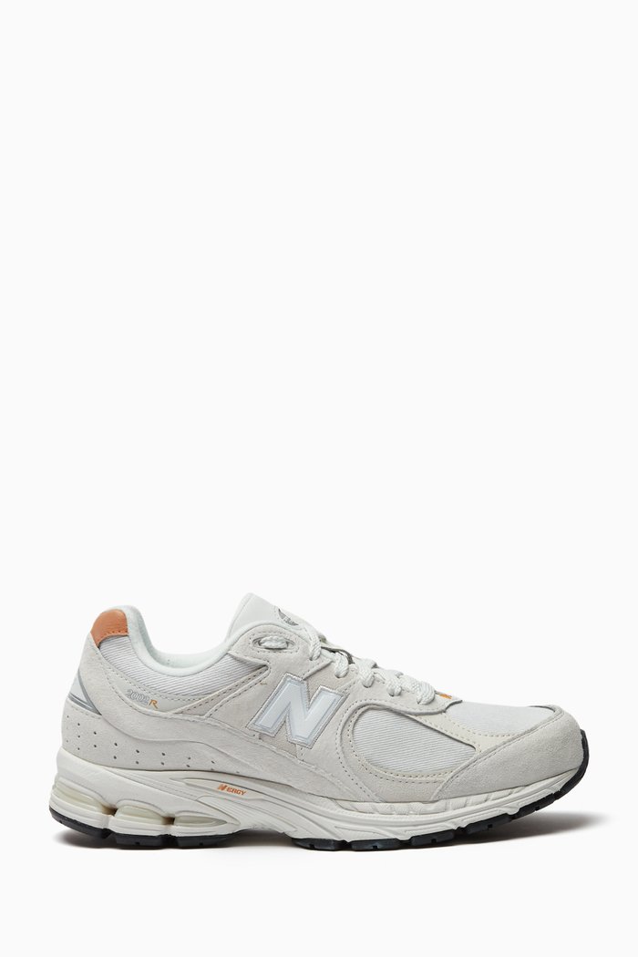 

2002R Heritage Unisex Low-top Sneakers in Textile, White