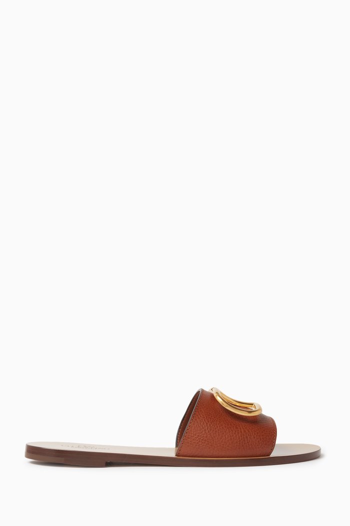 

Valentino Garavani VLOGO Signature Flats in Grained Leather, Brown